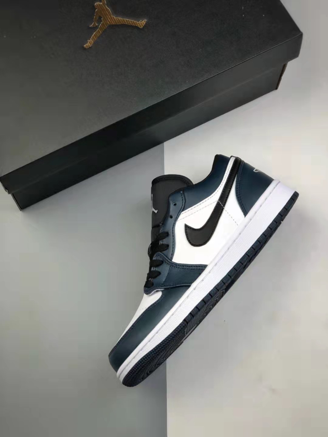 Air Jordan 1 Low Dark Teal - Stylish Sneaker with Teal Accent