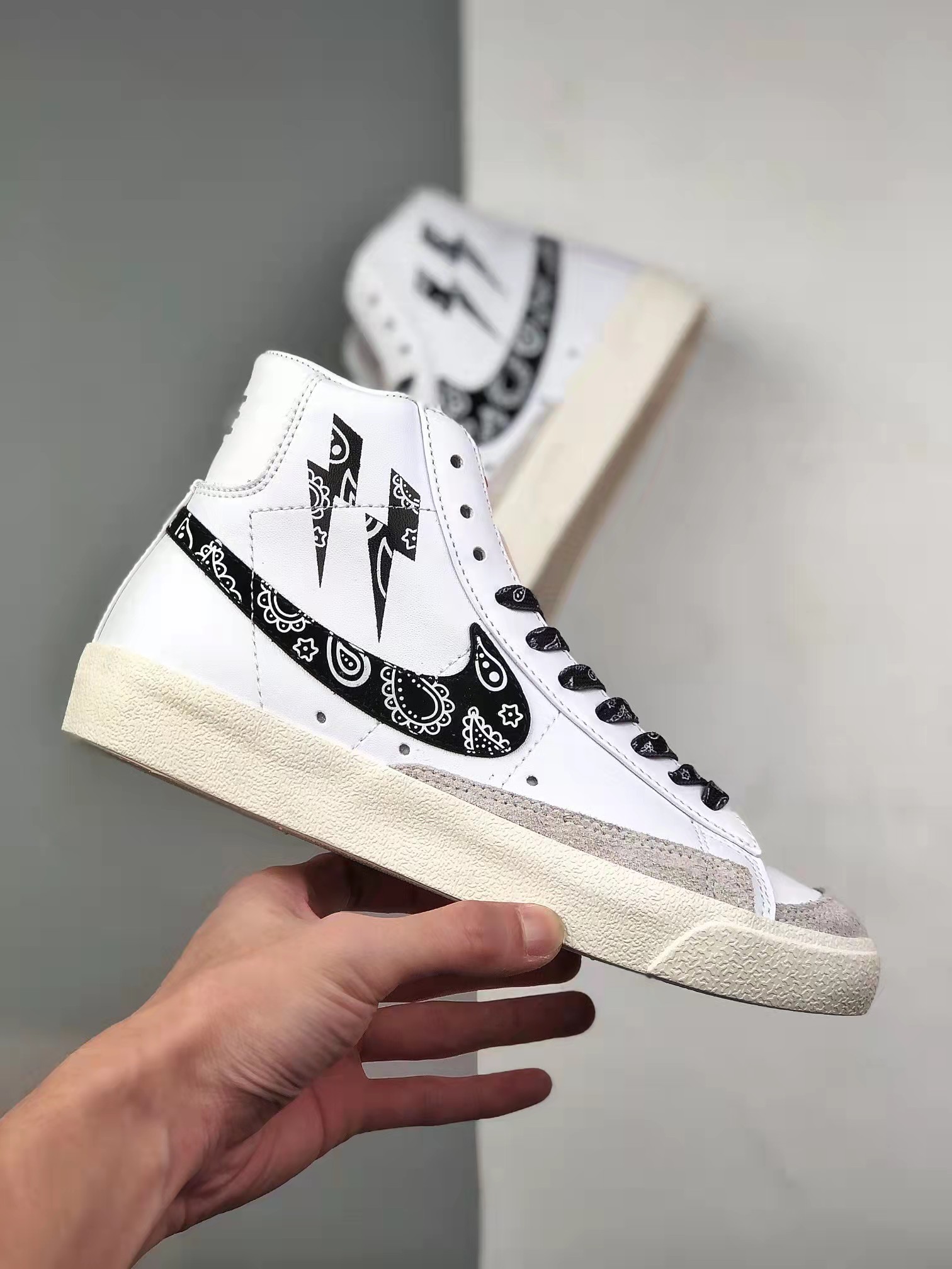 Nike Blazer Mid 77 Vintage 'White Black' CZ1055-100 - Classic Style with a Retro Twist
