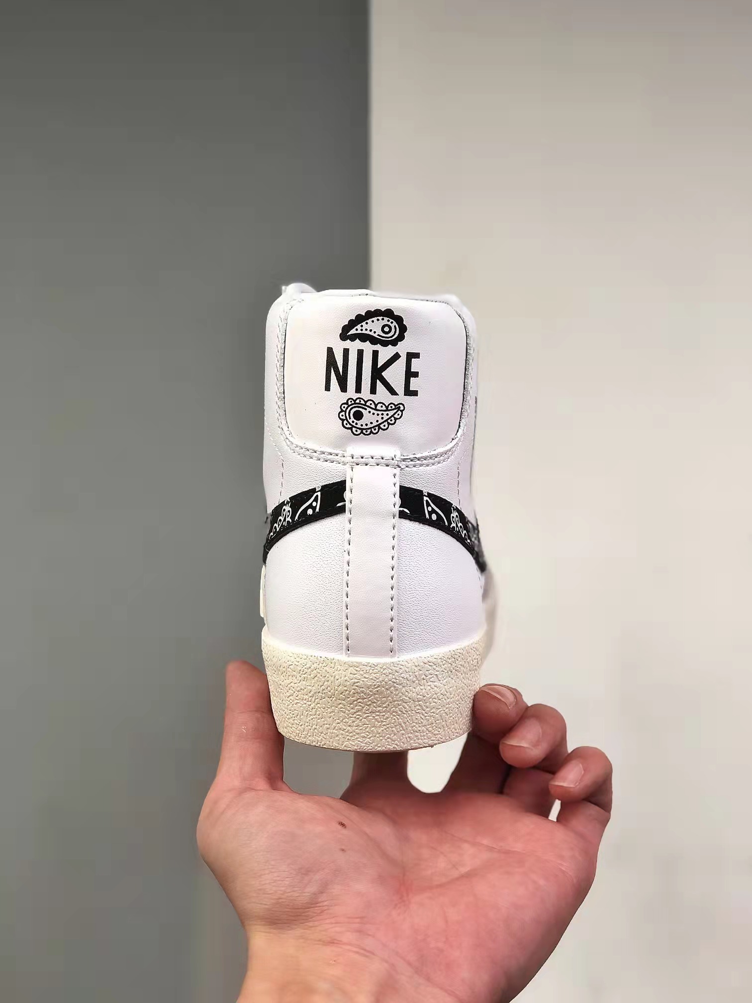 Nike Blazer Mid 77 Vintage 'White Black' CZ1055-100 - Classic Style with a Retro Twist